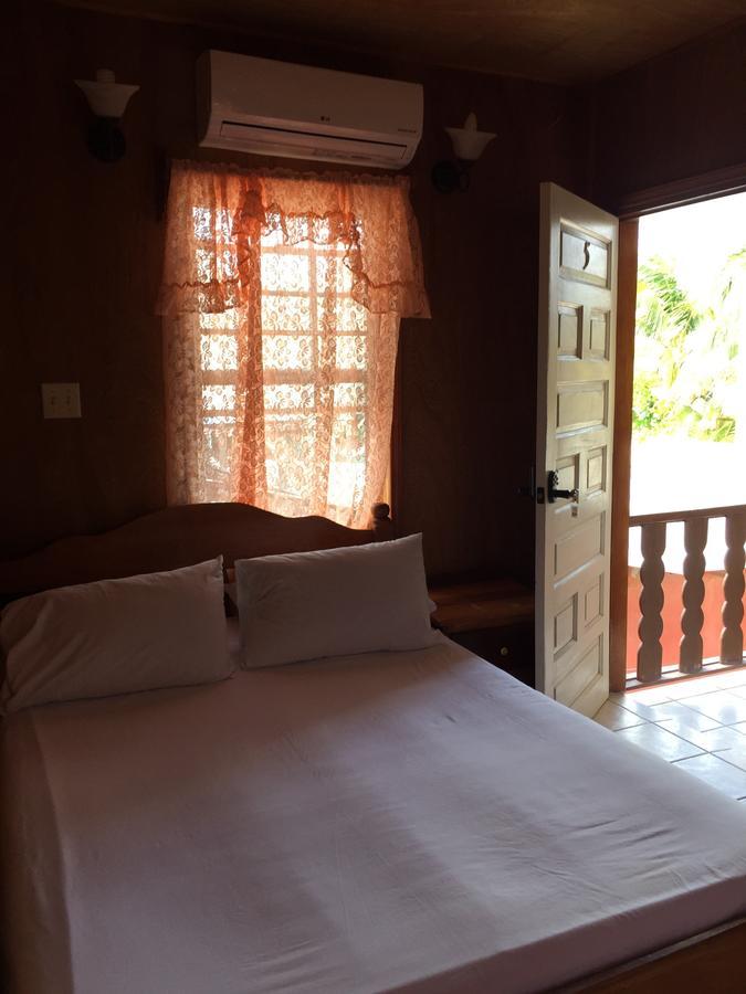 Blue Wave Guest House Caye Caulker Exteriér fotografie