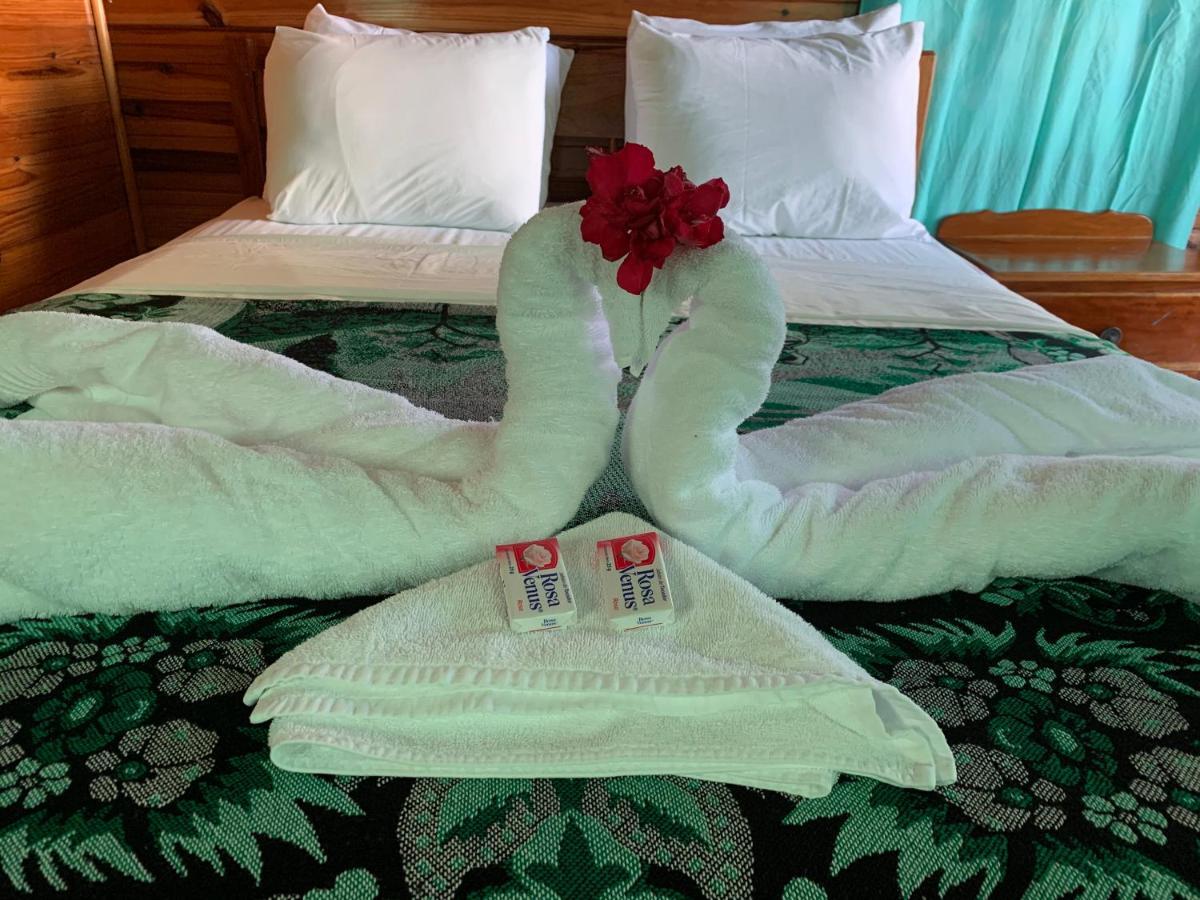 Blue Wave Guest House Caye Caulker Exteriér fotografie